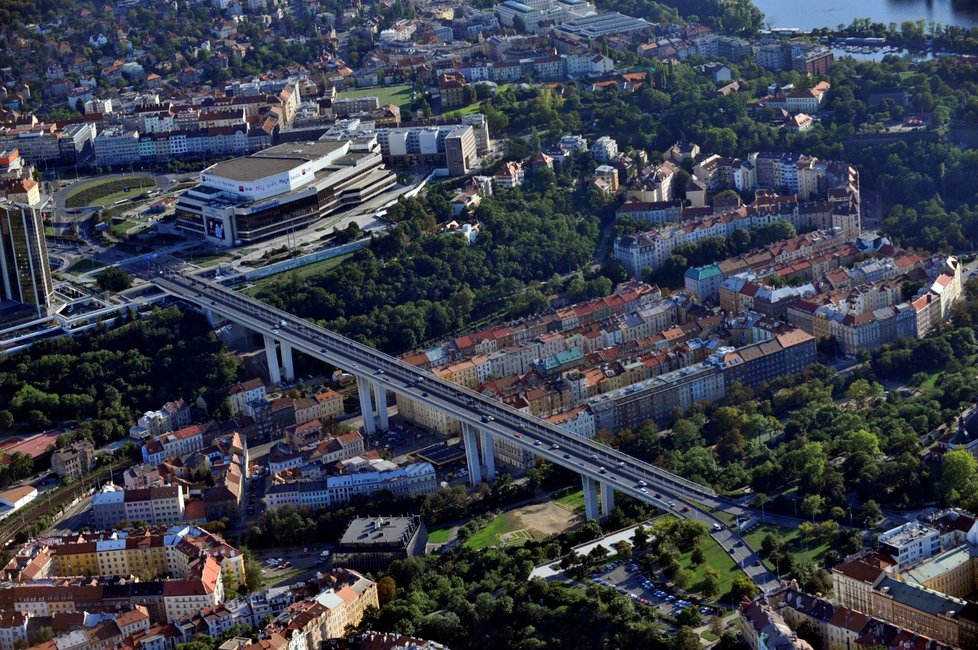 Nuselský most původně vznikal coby most Klementa Gottwalda. (ilustrační foto)
