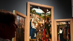 Instalace dvou gotických triptychů, které se do sbírek Pražského hradu vrátily po 220 letech. (19. července 2022)