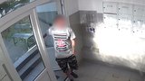 Vloupával se do přízemních bytů na Černém Mostě! Gaunera (30) chytli po honičce v centru Prahy