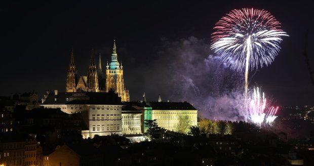 Novoroční ohňostroj v Praze.