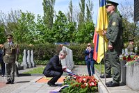 Vystrčil na pietě na Olšanech: Česko volí mezi hanbou a podporou Ukrajiny, parafrázoval Churchilla