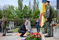 Vystrčil na pietě na Olšanech: Česko volí mezi hanbou a podporou Ukrajiny, parafrázoval Churchilla