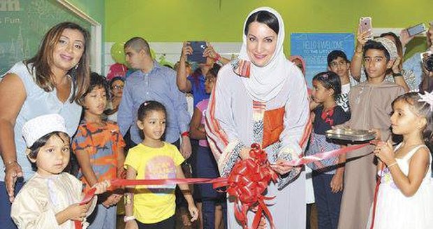 První dáma sultanátu Omán, princezna, její výsost Dr. Mona bint Fahad bin Mahmoud Al Said.