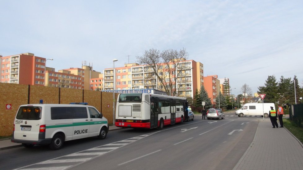 Opilý Bělorus naboural v Praze autobus