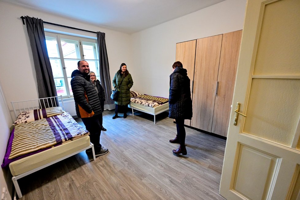 GALERIE: Pomoc pro oběti domácího násilí: V Praze se pro ně otevřel dům se sedmi byty, zůstat mohou dva roky | FOTO 1 | Blesk.cz