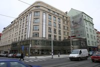 Policejní razie v pražském sídle VZP! Zadrželi přes deset lidí