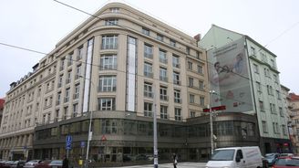 V centrále VZP zasahuje policie, zadržela přes deset lidí V centrále VZP zasahuje policie, zadržela přes deset lidí