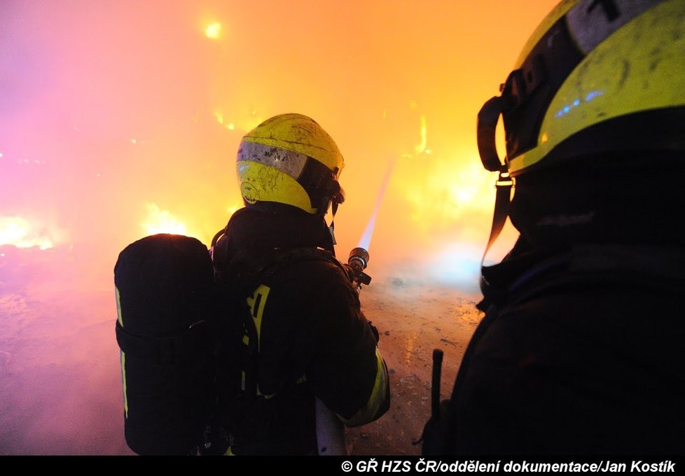 Na Palmovce hořela 10. ledna 2020 opuštěná budova.