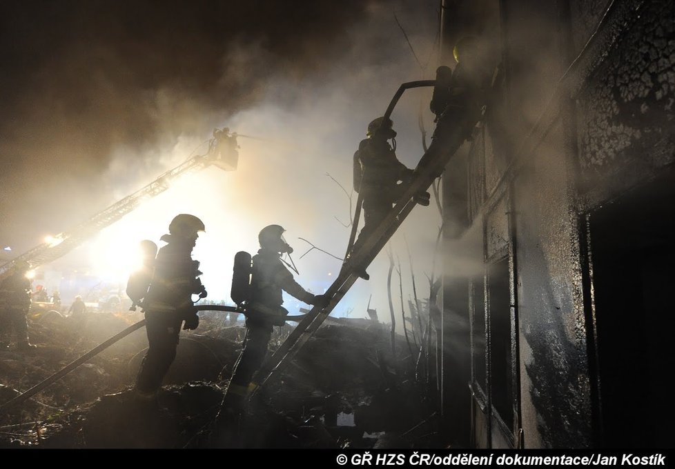 Na Palmovce hořela 10. ledna 2020 opuštěná budova.