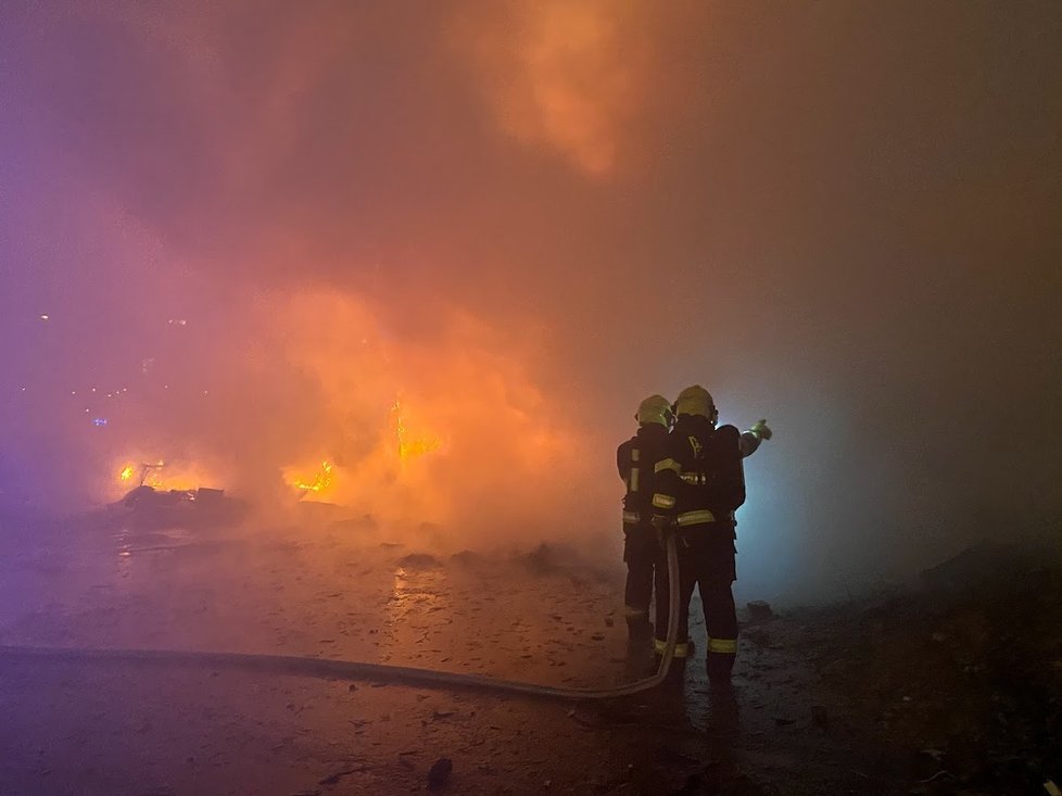 Na Palmovce hořela 10. ledna 2020 opuštěná budova.