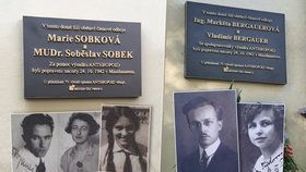 Praha 2 odhalila pamětní desky. Připomínají nevinné oběti heydrichiády