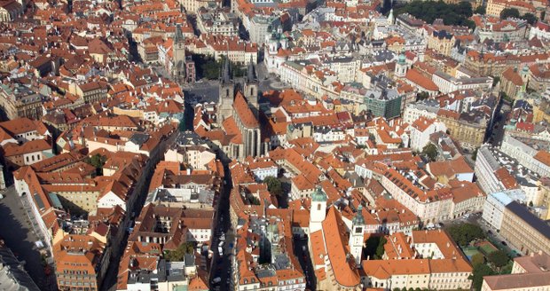 Pohled na Staré Město pražské.  