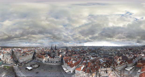 Unikátní panoramatickou fotku Prahy tvoří 8 tisíc snímků: Americký fotograf je »nacvakal« z věže Staroměstské radnice