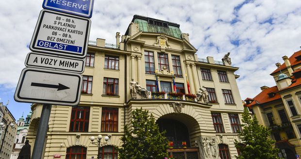 Za parkování v Praze si zřejmě připlatíte. Možná až dvojnásobek