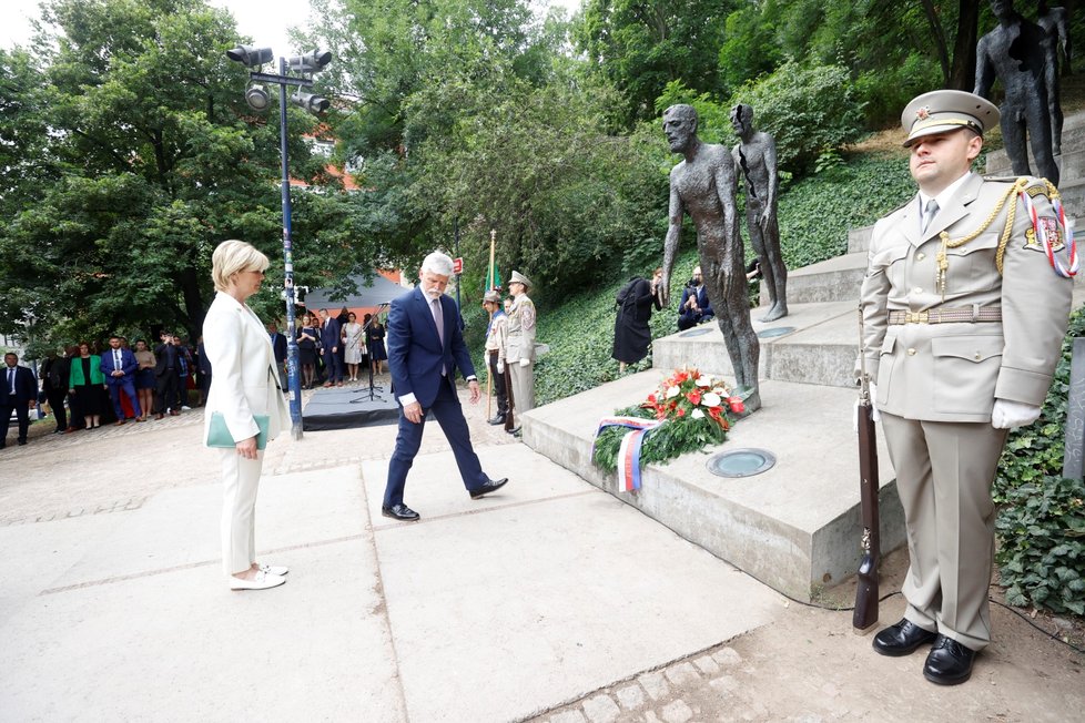 Prezident Petr Pavel s manželkou Evou uctili památku obětí komunismu, 27.června 2023, Praha.