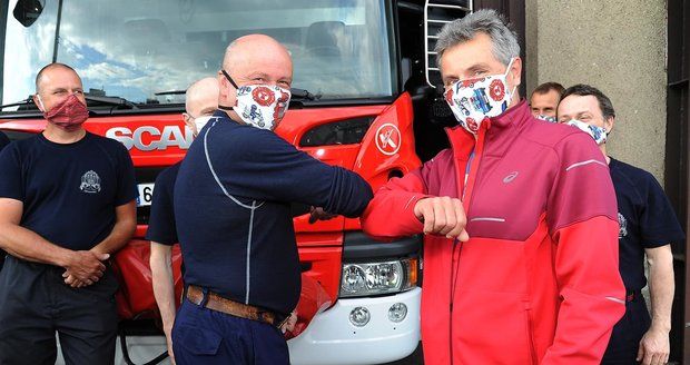 Dojemné sbohem u pražských hasičů: Hrdina Petr alias Matěj sloužil u sboru 41 let! Zachraňoval i v Nepálu