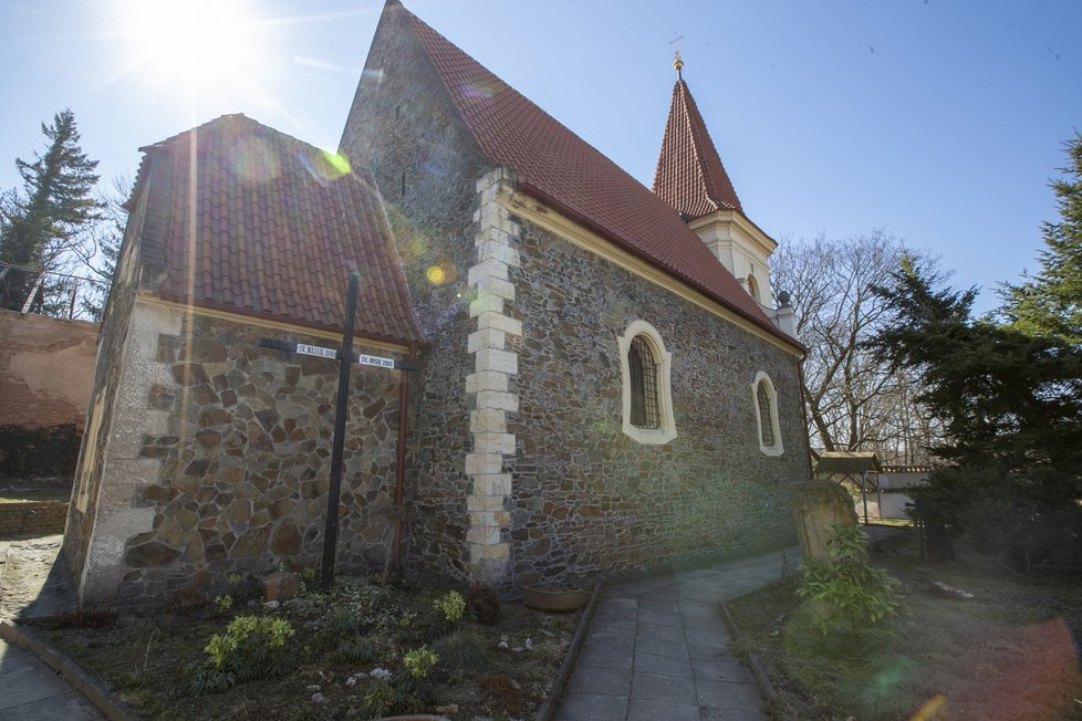 Kostel sv. Jakuba staršího je s největší pravděpodobností nejstarší stavbou pražských Petrovic.