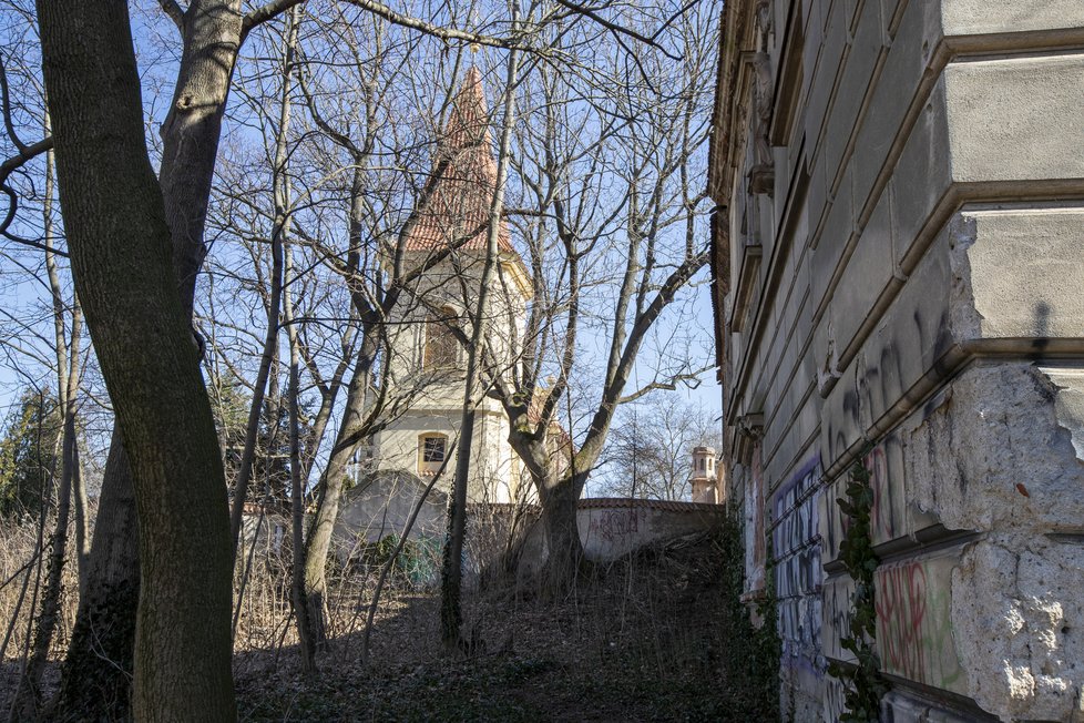 Kostel sv. Jakuba staršího je s největší pravděpodobností nejstarší stavbou pražských Petrovic.