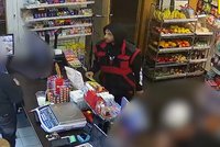 Nakupoval za cizí! Muž v prodejně v Praze 6 našel peněženku s 20 tisíci a vyrazil pro cigarety
