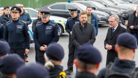 Petr Fiala a Vít Rakušan na návštěvě u policie. (24. ledna 2023)