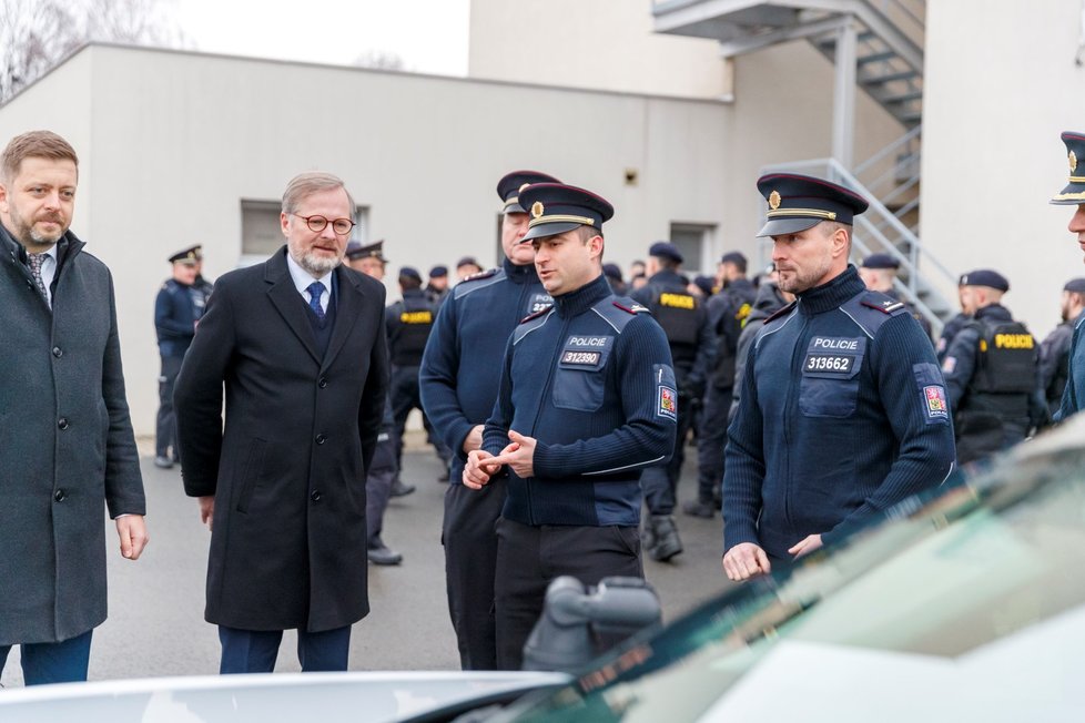 Petr Fiala a Vít Rakušan na návštěvě u policie. (24. ledna 2023)