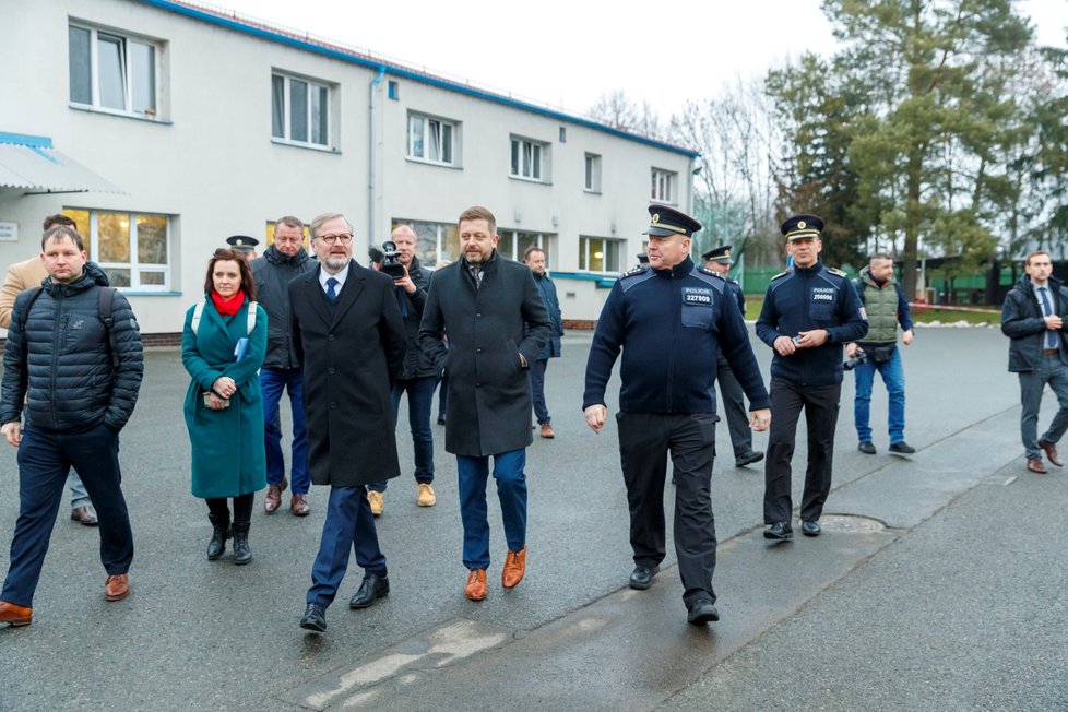 Petr Fiala a Vít Rakušan na návštěvě u policie. (24. ledna 2023)