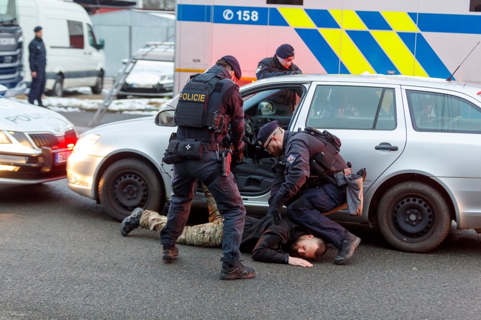 Petr Fiala a Vít Rakušan na návštěvě u policie. (24. ledna 2023)