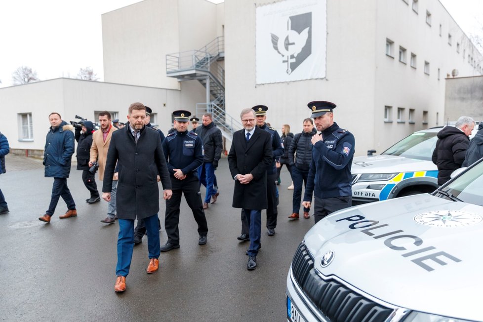 Petr Fiala a Vít Rakušan na návštěvě u policie. (24. ledna 2023)