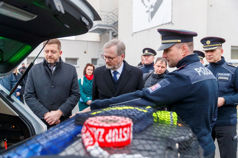 Petr Fiala a Vít Rakušan na návštěvě u policie. (24. ledna 2023)