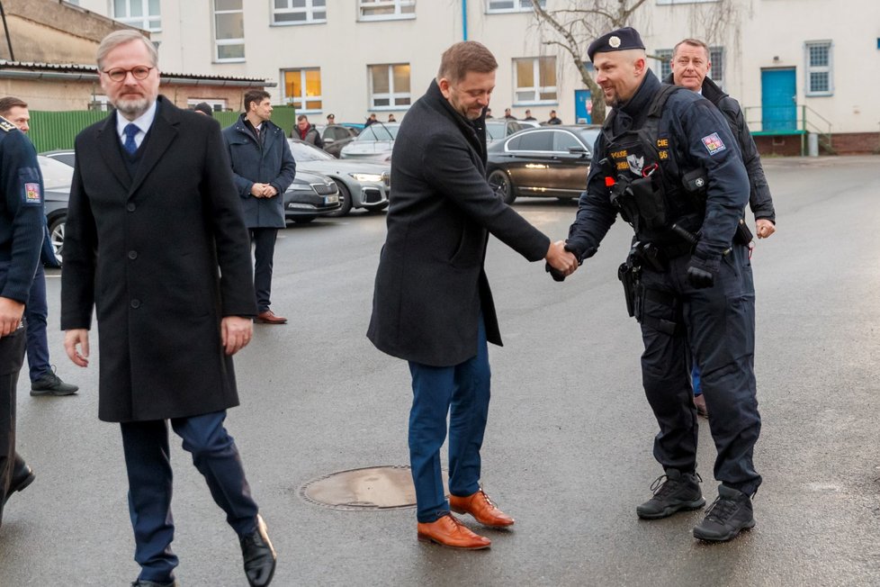 Petr Fiala a Vít Rakušan na návštěvě u policie. (24. ledna 2023)