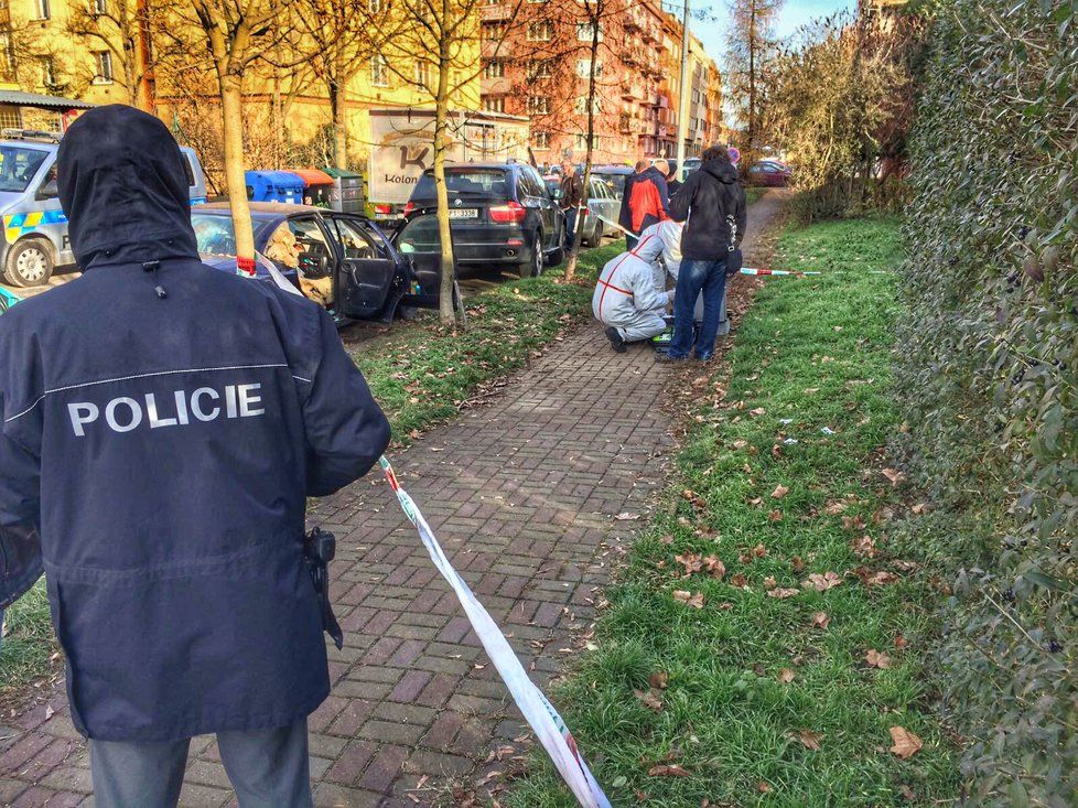 V ulici U Hranic pobodala žena muže, situaci řeší policisté.