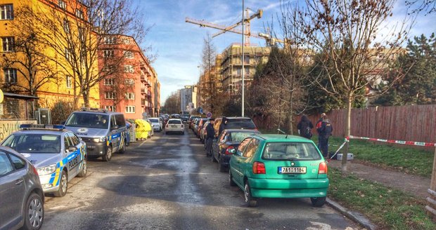 V ulici U Hranic pobodala žena muže, situaci řeší policisté.