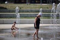 Ve čtvrtek se vrátí tropy, ale někde se během dne změní v lokální bouřky a vítr