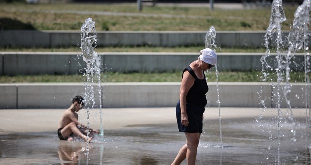 Dnešek 27. srpna přinese na většinu území České republiky výrazně teplé, místy až tropické počasí. Nejtepleji bude na jižní Moravě a v polabských nížinách, kde odpoledne naměříme až 31 °C. Dnešek 27. srpna přinese na většinu území České republiky výrazně teplé, místy až tropické počasí. Nejtepleji bude na jižní Moravě a v polabských nížinách, kde odpoledne naměříme až 31 °C.
