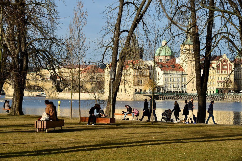 V neděli se do Česka podívá jaro, bude až 20 stupňů Celsia