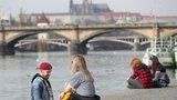 Jarní teploty se v Praze udrží. Oblohu příští týden prostřídá jasno i dešťové mraky