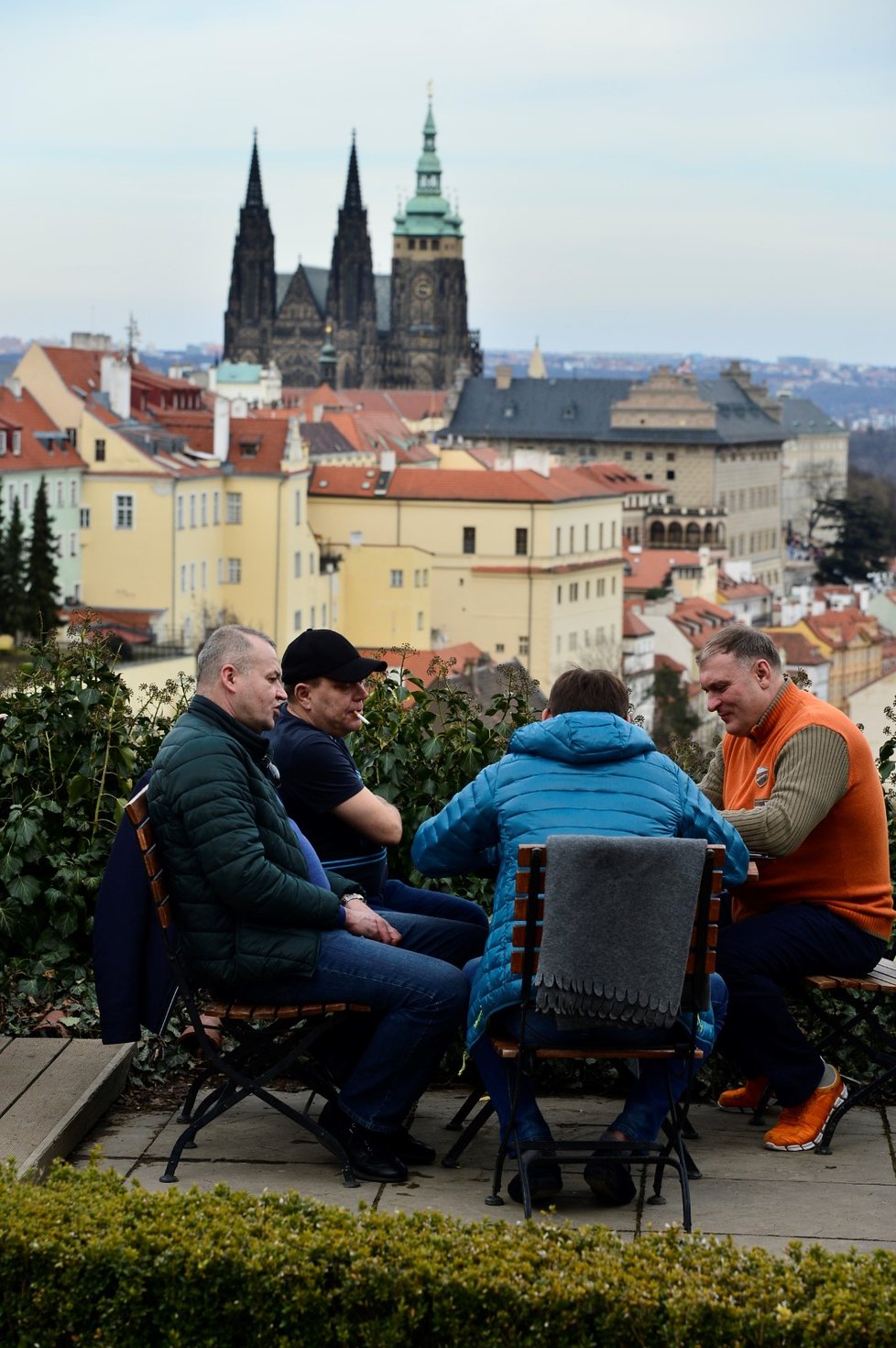 Teploty v Praze dosahovaly téměř 20 stupňů, lidé vyrazili do ulic.