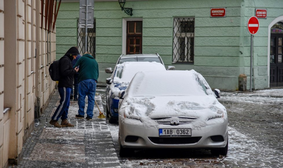 Dopravu v Česku komplikuje i v úterý počasí. (Archivní foto)