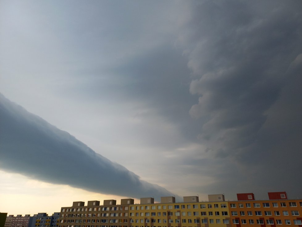 Roll cloud v Praze. (20. června 2022)