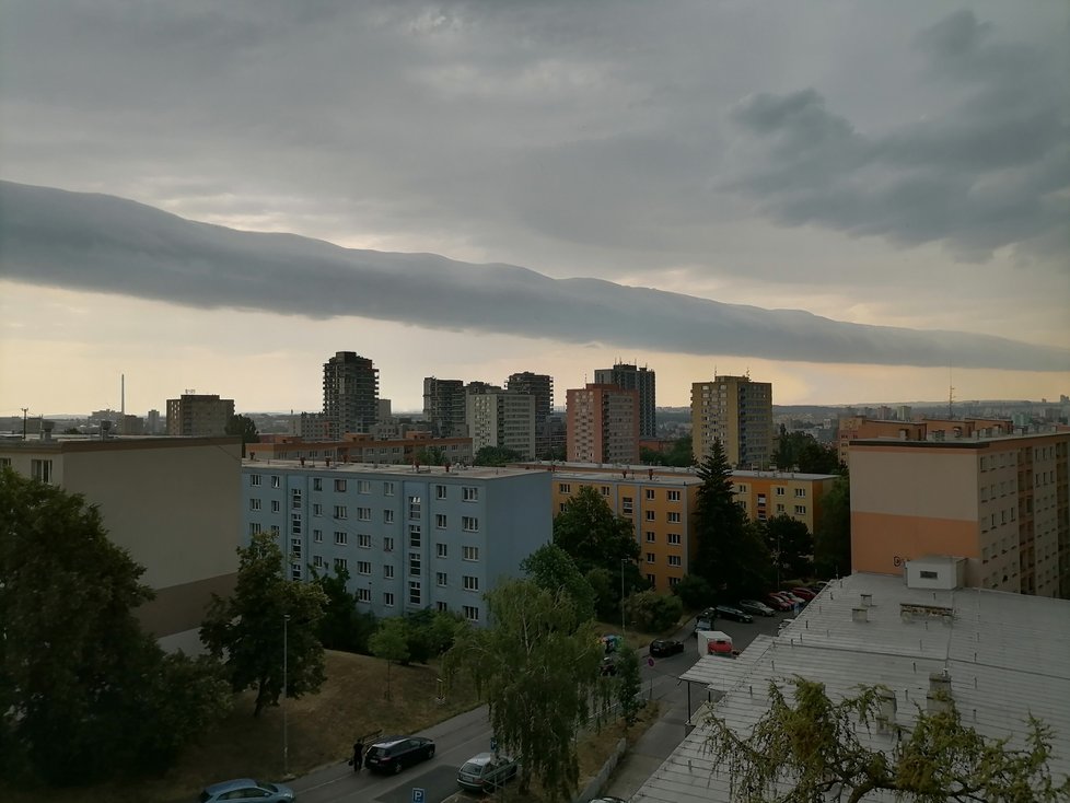 Roll cloud v Praze. (20. června 2022)