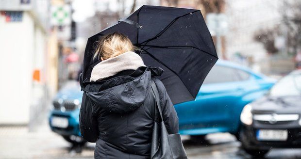 Aprílové počasí v Praze: Teploty jako na houpačce, obloha bude zamračená, občas zaprší