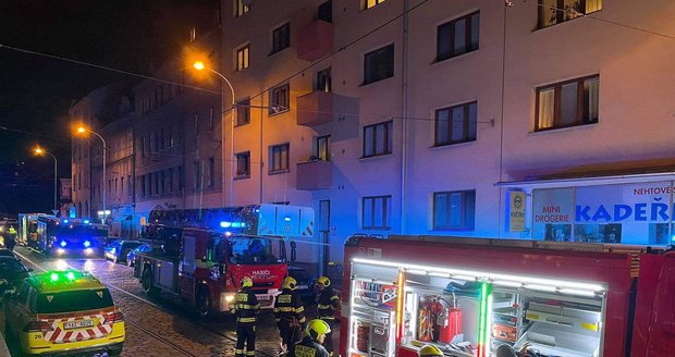 Tragický požár v Podolí: V ohnivém pekle zemřeli starší muž, žena a pes