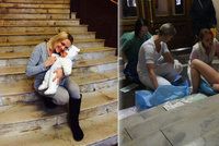 Porod na schodech v Podolí nebyl první: Rodí se před výtahem i u rybiček