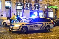 Policie „uklízela“ noční Václavák: Zaměřila se na dealery drog, prostitutky a migranty