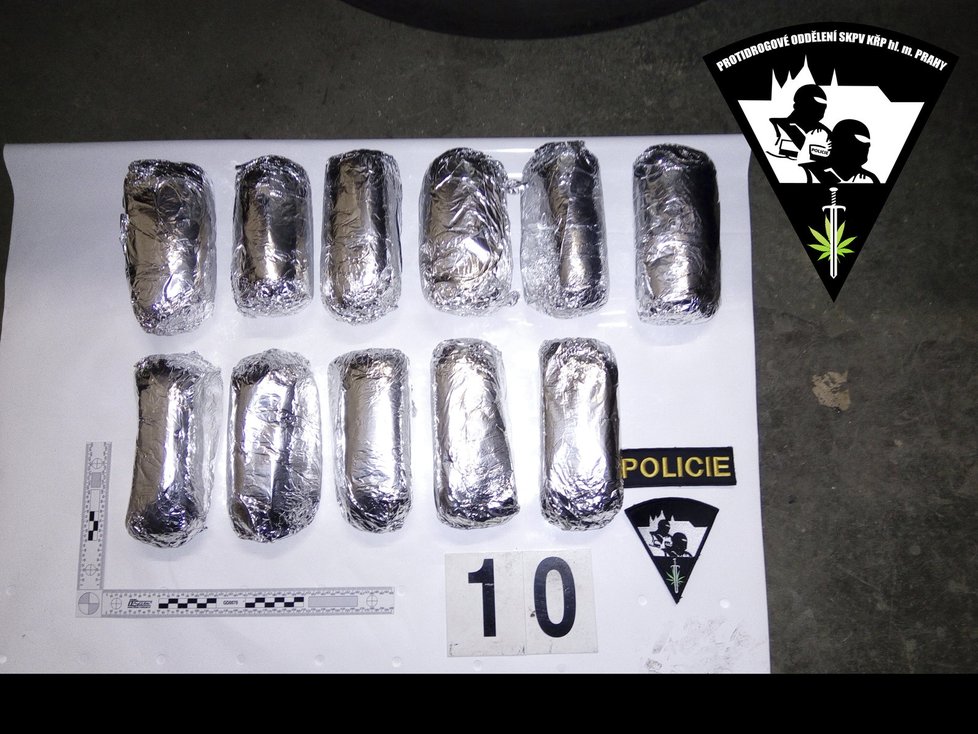 Policisté při zátahu na dealery zabavili 15 kilogramů drog za přibližně 30 milionů korun.