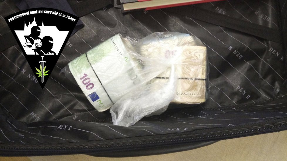 Policisté při zátahu na dealery zabavili 15 kilogramů drog za přibližně 30 milionů korun.