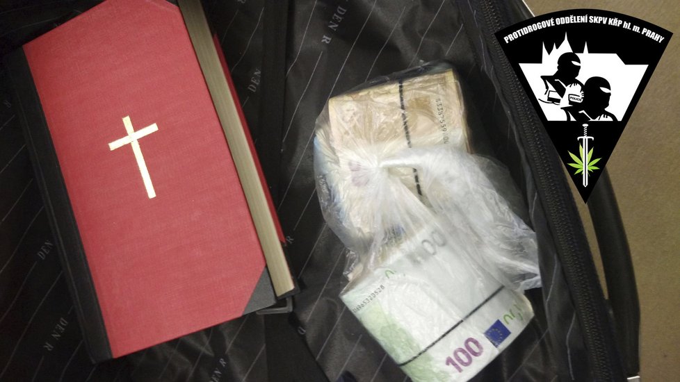 Policisté při zátahu na dealery zabavili 15 kilogramů drog za přibližně 30 milionů korun.