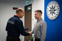 To je on, hrdina Kryštof! Pomohl policistům, kteří spadli s autem do Vltavy. Ocenil ho policejní prezident