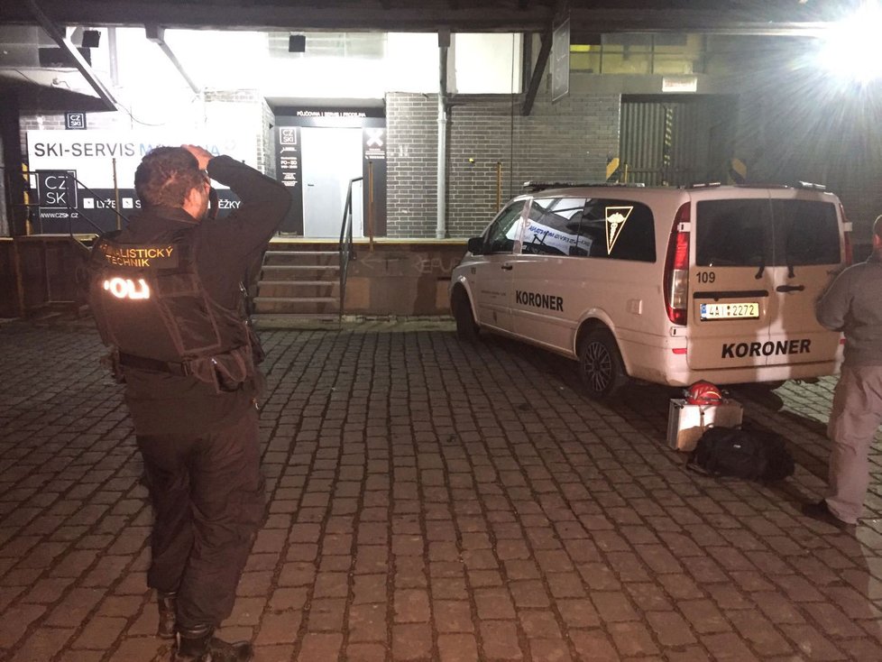 Pražští policisté našli v Nákladovém nádraží Žižkov mrtvého muže.