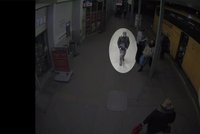 Policisté pátrají po zloději z Florence: Z autobusu ukradl cizí kufr, hrozí mu dva roky vězení